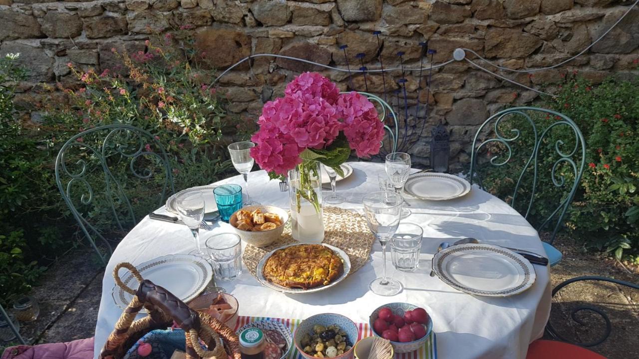 La Margeride Vic-le-Comte Extérieur photo